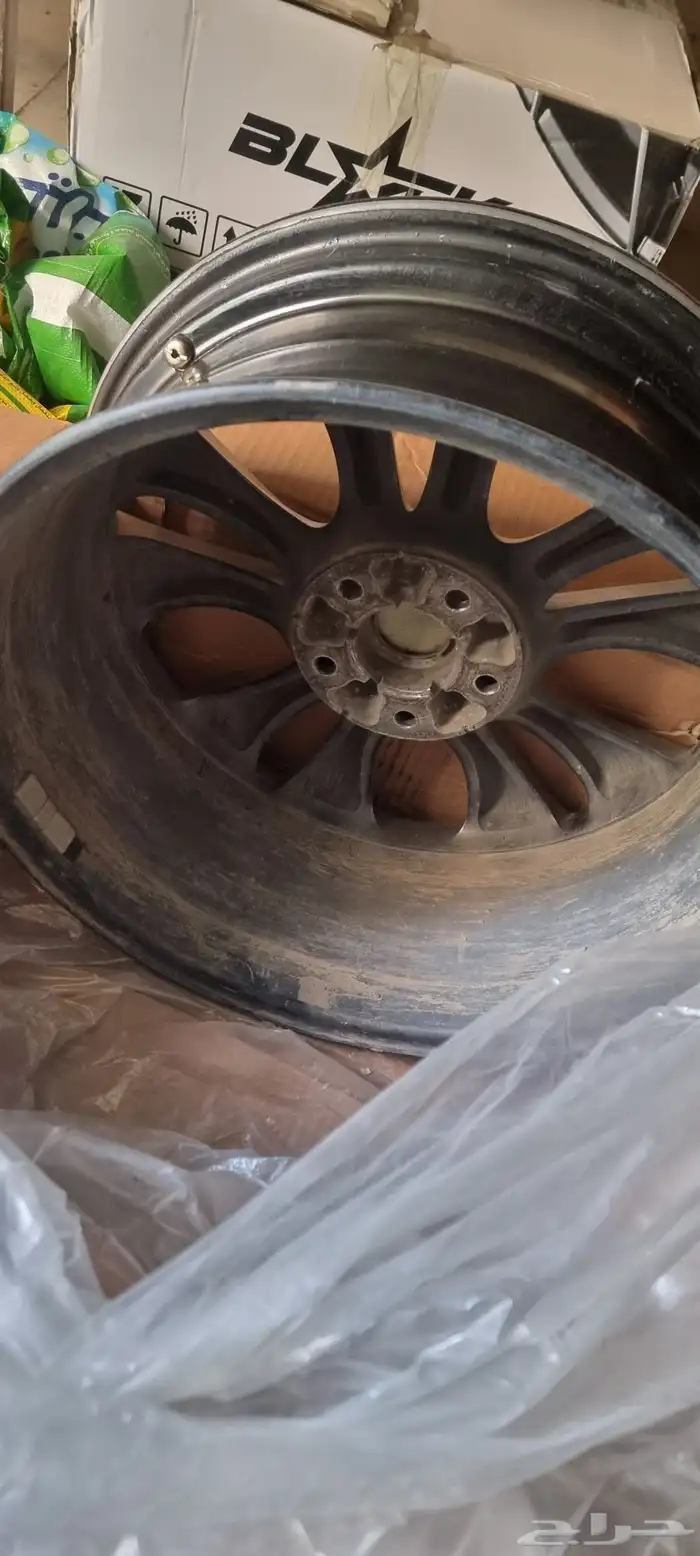 للبيع جنوط اصليه ازيرا 2012 مقاس 18 0