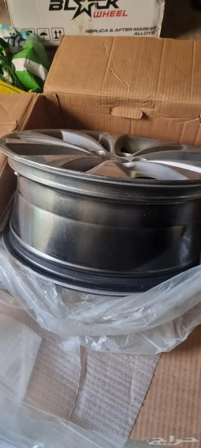 للبيع جنوط اصليه ازيرا 2012 مقاس 18 1