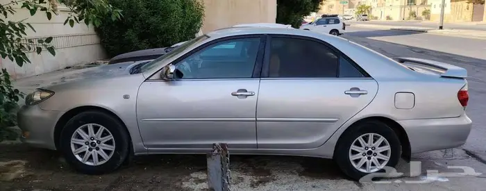 للبيع تيوتا كامري 2005 6