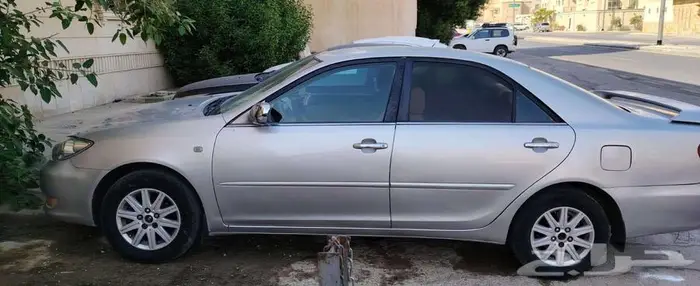 للبيع تيوتا كامري 2005 3