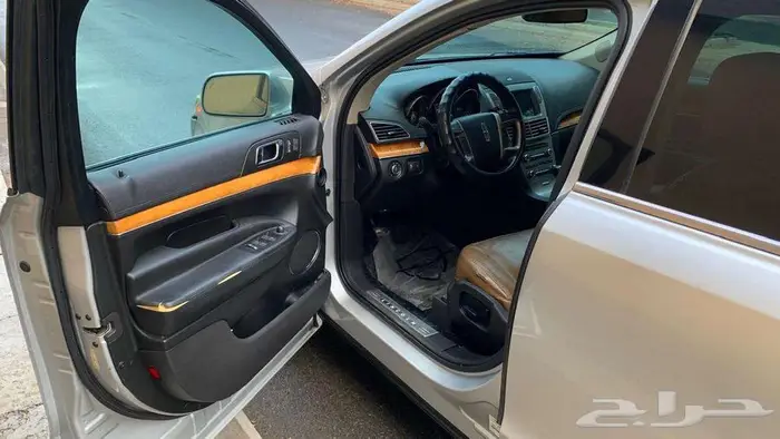 لينكولن MKT موديل 2012 15