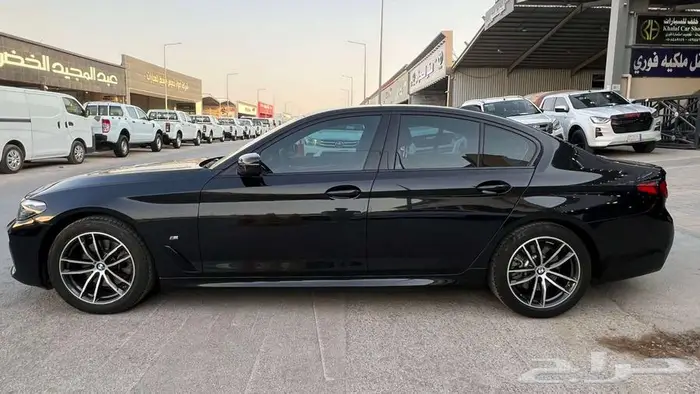 بي إم دبليو 520I موديل 2022- معرض خلف للسيارات 3