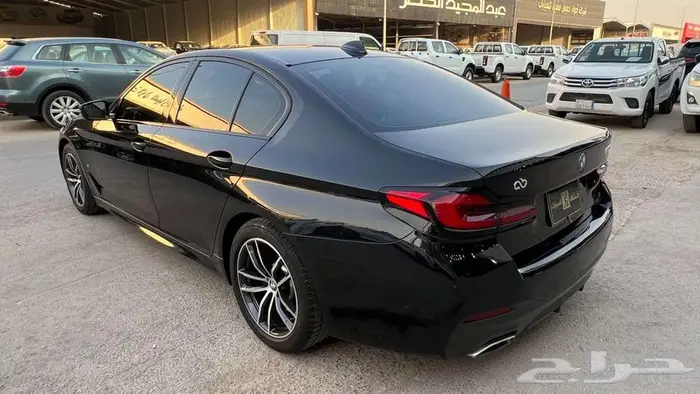 بي إم دبليو 520I موديل 2022- معرض خلف للسيارات 7