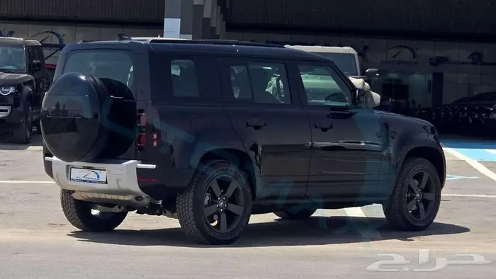 2025 LAND ROVER DEFENDER 110 S P300 GCC ضمان وصيانة الوكيل 7