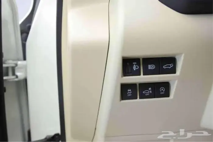 تويوتالاندكروزرGXR3 بنزين 2025 أقل هامش ربح وأقل قسط شهري 15