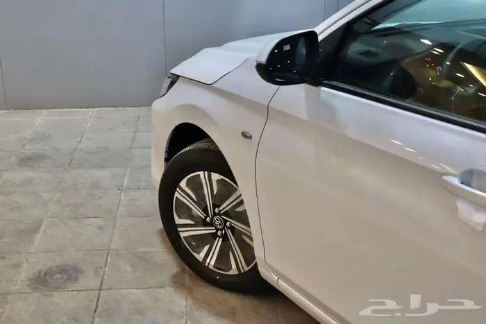 تويوتا يارس yبلس 2025 4