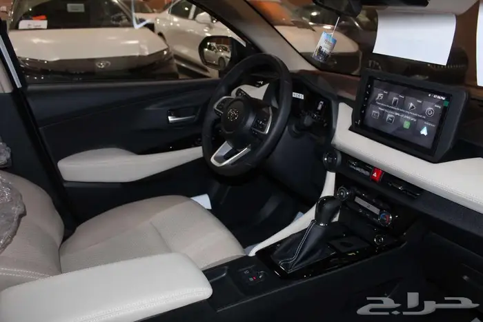 تويوتا يارس YX بنزين 2026 12