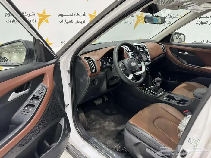 هيونداي كريتا داخلي عودي بني بنزين فل كامل ابيض كمفورت 2025 4