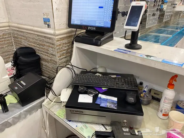 أغراض وأثاث محل نظارات 0