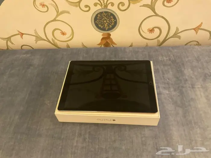 للبيع جهازين أيباد iPad Pro 12.9 بقلم وايضا ايباد ثاني 9.7 4
