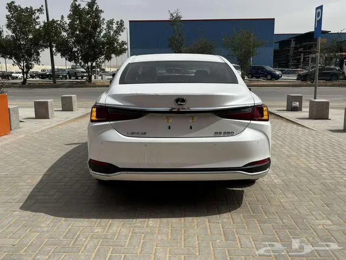 لكزس ES 250 AA موديل 2025 سعودي 3