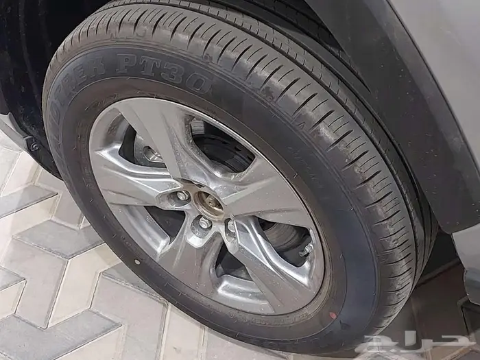 تويوتا راف فور LE دفع رباعي هايبرد 2025 12