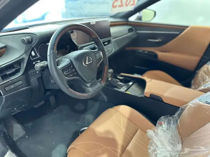 لكزس ES350 فئة CC فتحة بنوراما 2025 بريمي بااقل سعر بالسوق. 3
