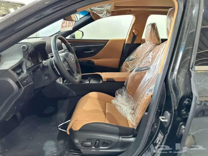 لكزس ES350 فئة CC فتحة بنوراما 2025 بريمي بااقل سعر بالسوق. 4