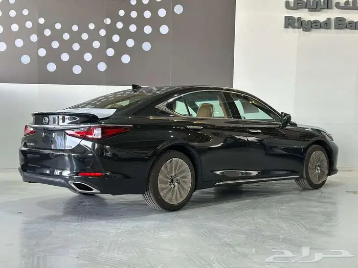 لكزس ES350 فئة CC فتحة بنوراما 2025 بريمي بااقل سعر بالسوق. 1