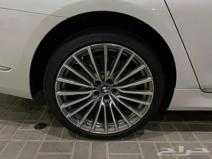 بي ام دبليو 730LI موديل 2020 ابيض خليجي ماشيه 96000كم 34
