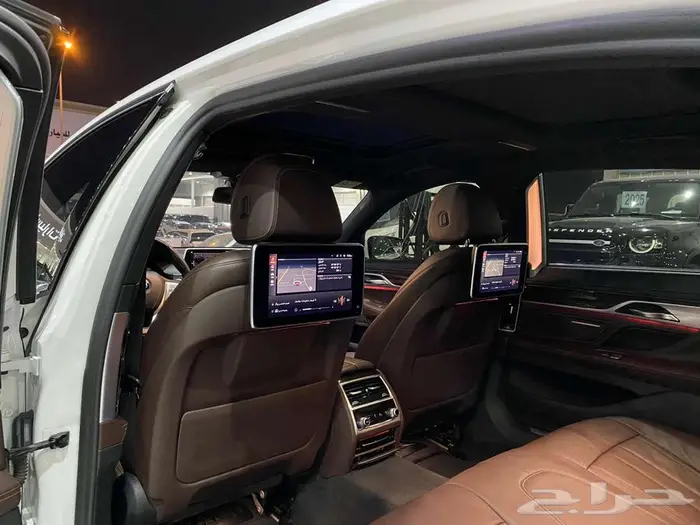 بي ام دبليو 730LI موديل 2020 ابيض خليجي ماشيه 96000كم 18