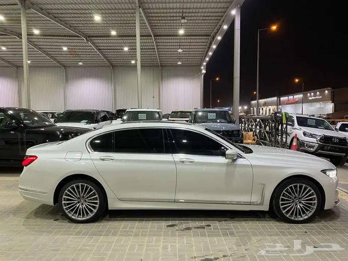 بي ام دبليو 730LI موديل 2020 ابيض خليجي ماشيه 96000كم 40