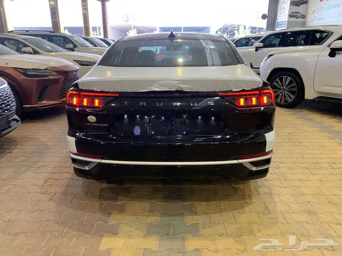 فورد توورس تيتانيوم موديل 2025 5