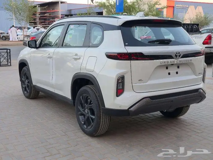 تويوتا اوربان كروزر glx 2026 3