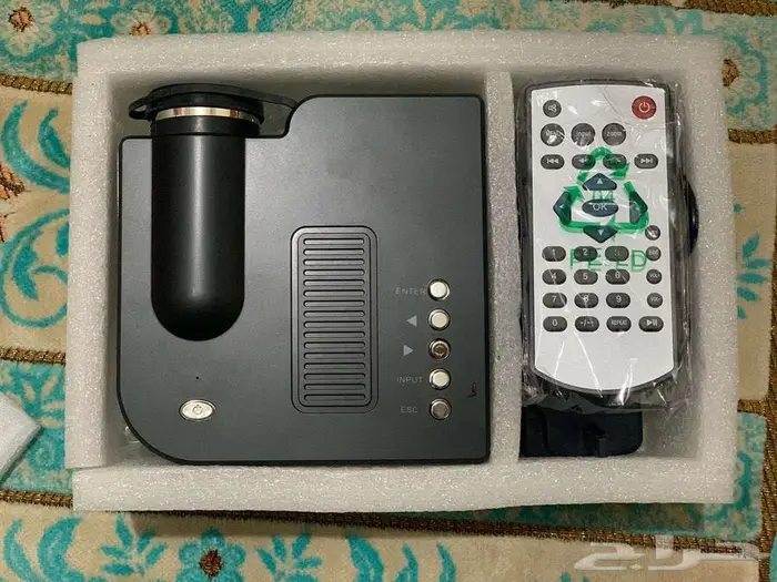 بروجكتور LED منزلي للعرض والأفلام   بحالة ممتازة 2