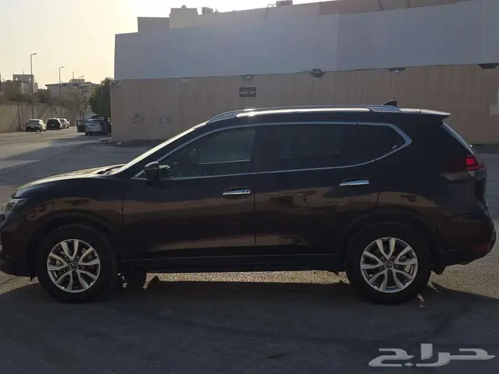 نيسان إكس-تريل 2021 SV 4WD بني عودي بحالة الزيرو 2