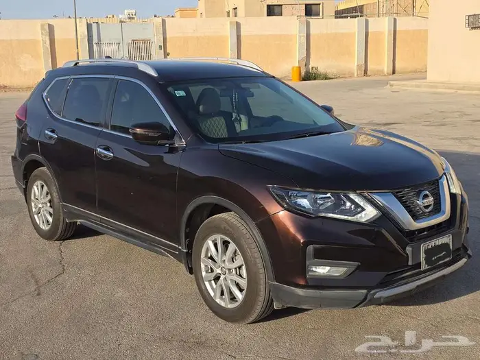 نيسان إكس-تريل 2021 SV 4WD بني عودي بحالة الزيرو 4