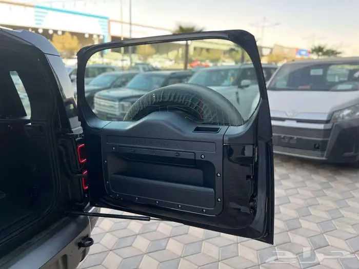 لاند روفر دفندر 2025 كاش -اقساط اسود 8