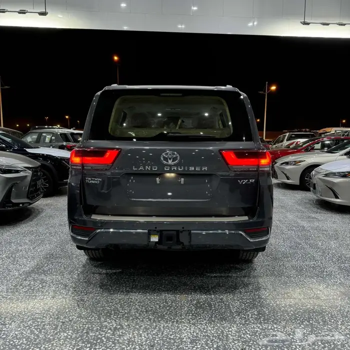 تويوتا لاندكروزر VXR ديزل 2023 رمادي 335000 3