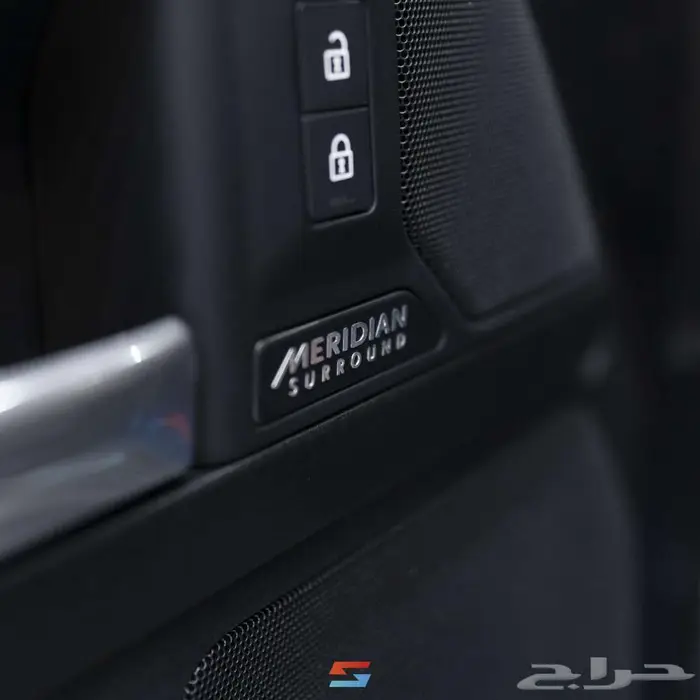 لاند روفر ديفندر 110 V8 موديل 2025 9