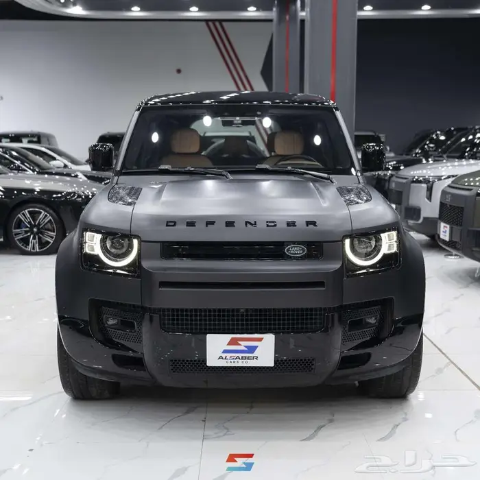 لاند روفر ديفندر 110 V8 موديل 2025 1