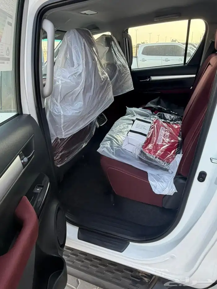 تويوتا هايلوكس غمارتين S.GLX ديزل دبل اوتوماتيك موديل 2025 6