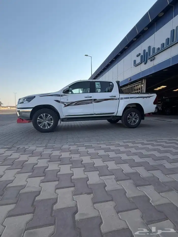 تويوتا هايلوكس غمارتين S.GLX ديزل دبل اوتوماتيك موديل 2025 3