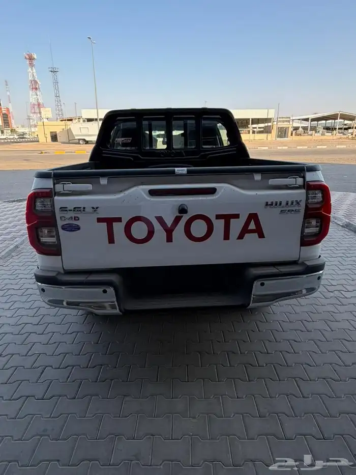 تويوتا هايلوكس غمارتين S.GLX ديزل دبل اوتوماتيك موديل 2025 4