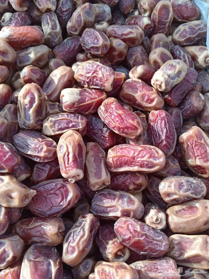 تمر صقعي للبيع كراتين موز 20كيلو الكميه حوالي 5طن 1