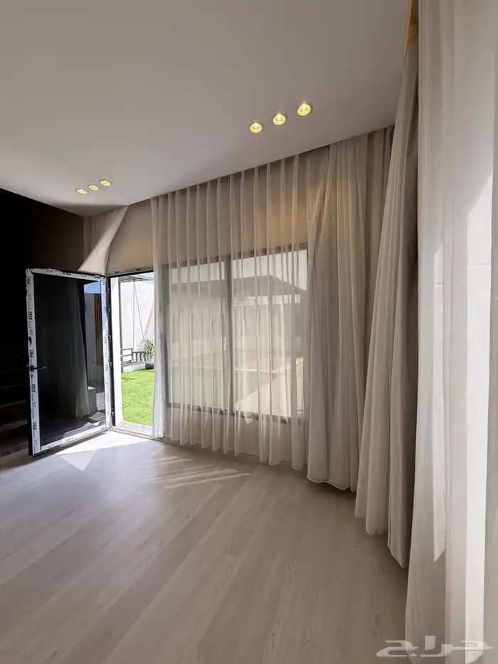 فله للبيع حي الواحه 5