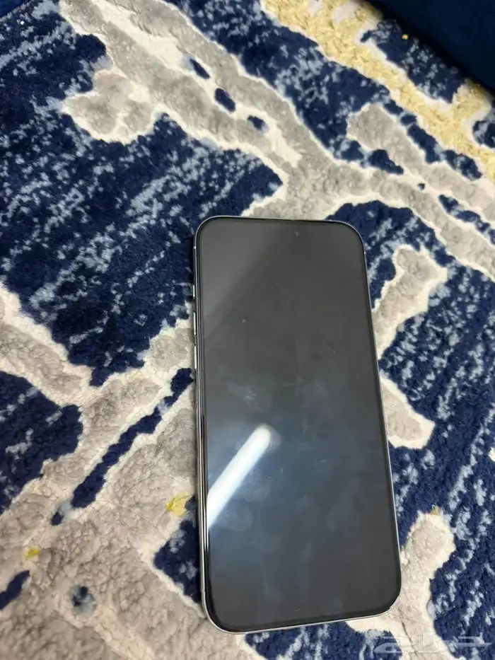 ايفون 16 بطاريه100 الجهاز جديد بس فيه كسره بسيطه على السوم 1