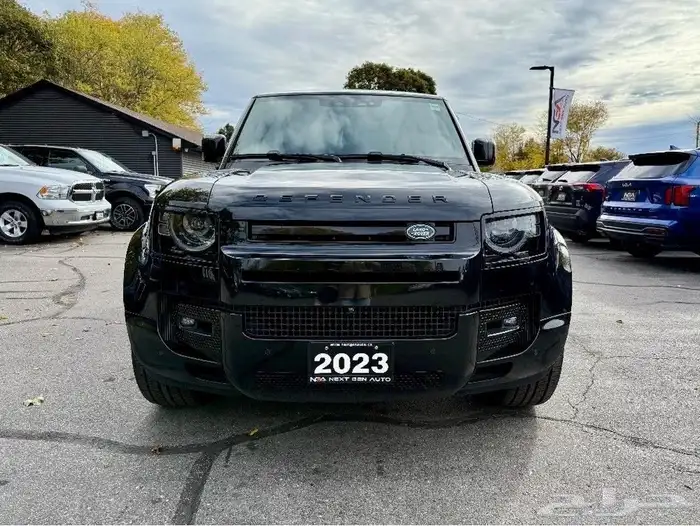 للبيع ديفندر موديل 2023 - V8 بسعر جدا جدا بطل وارد كندا 0