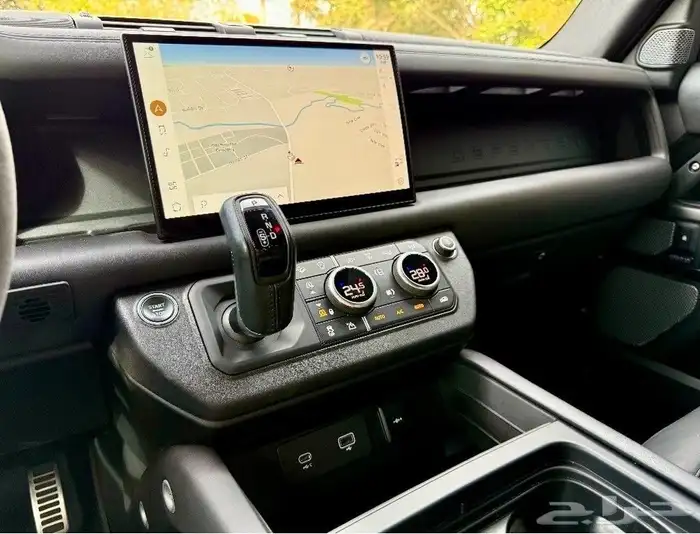 للبيع ديفندر موديل 2023 - V8 بسعر جدا جدا بطل وارد كندا 18