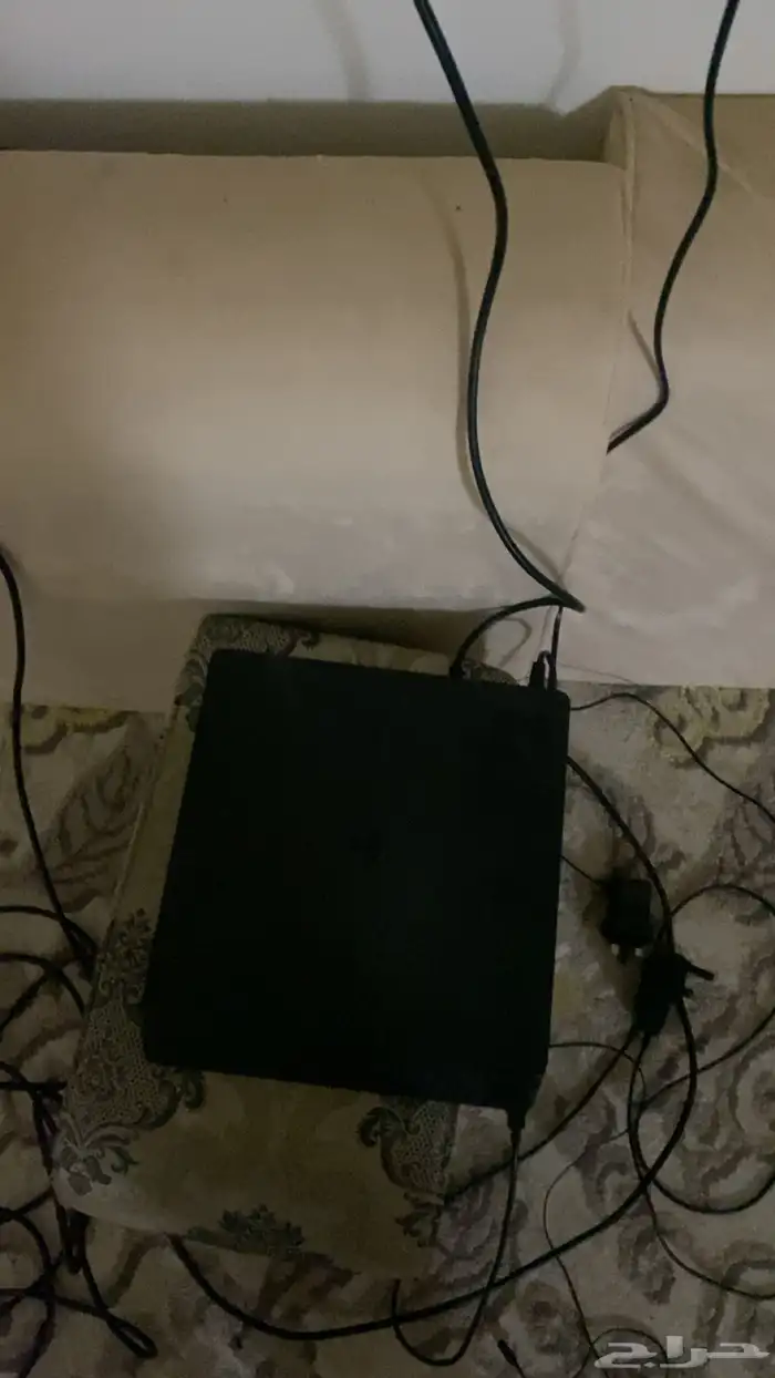 يوجد سوني 4 معه يداين وفيفا وقراند 1