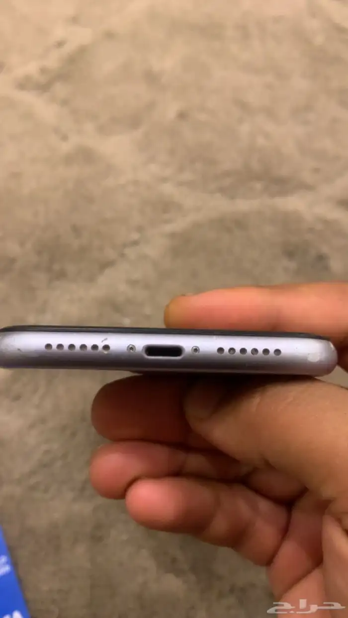 ايفون 11 العادي 4