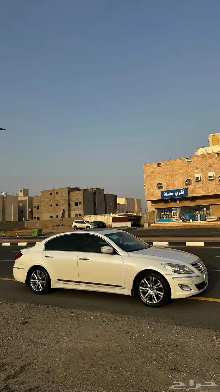 للبيع جينسس 2013 3