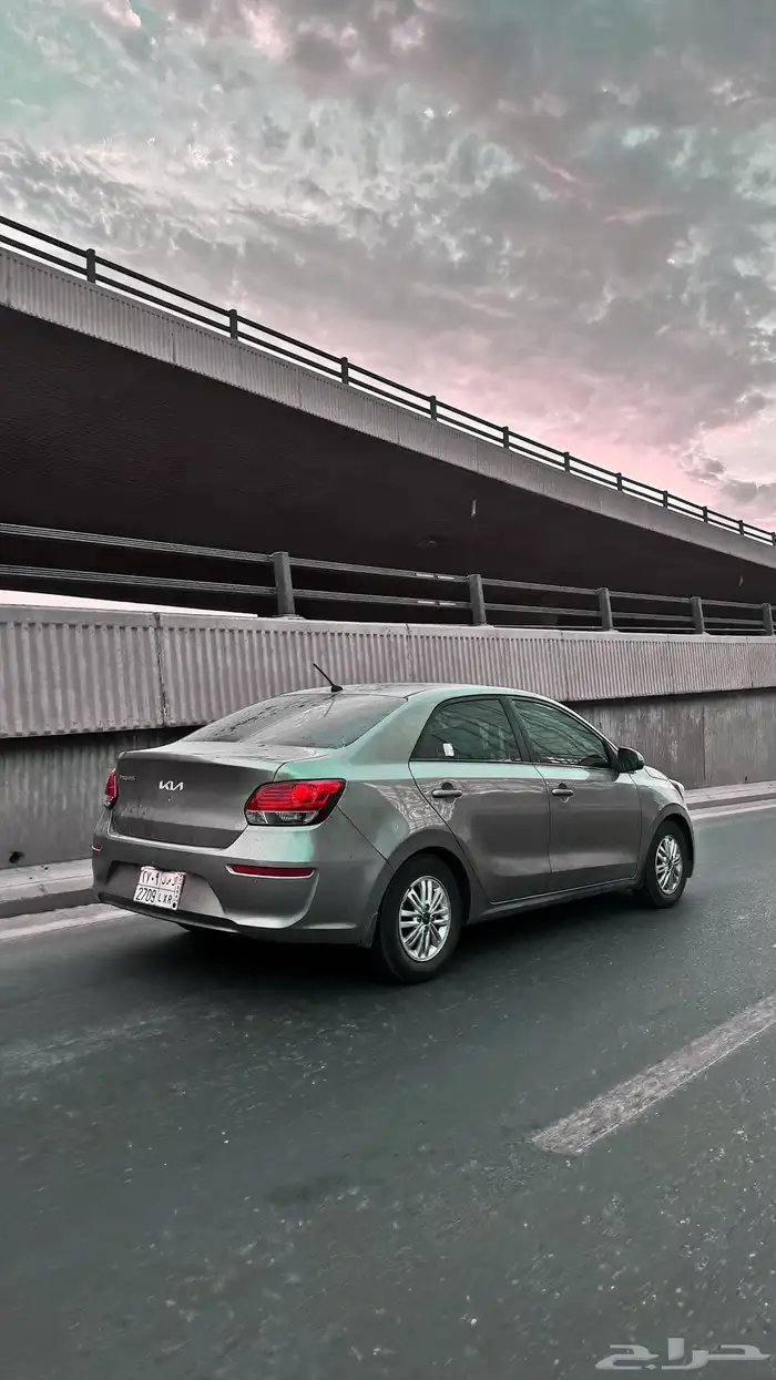 مصور سيارات ومصمم 24