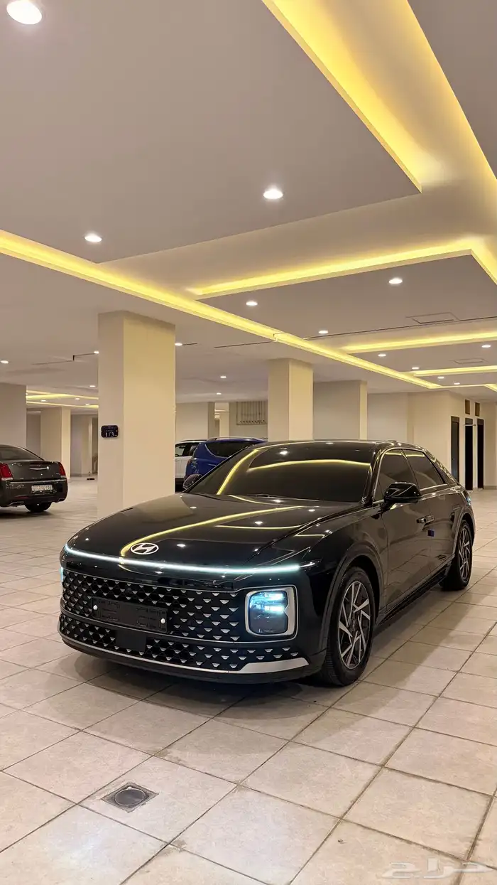 ازيرا 2024 ( بنزين 6V ) فل اوبشن شبه اصفار بحالة الوكالة 1