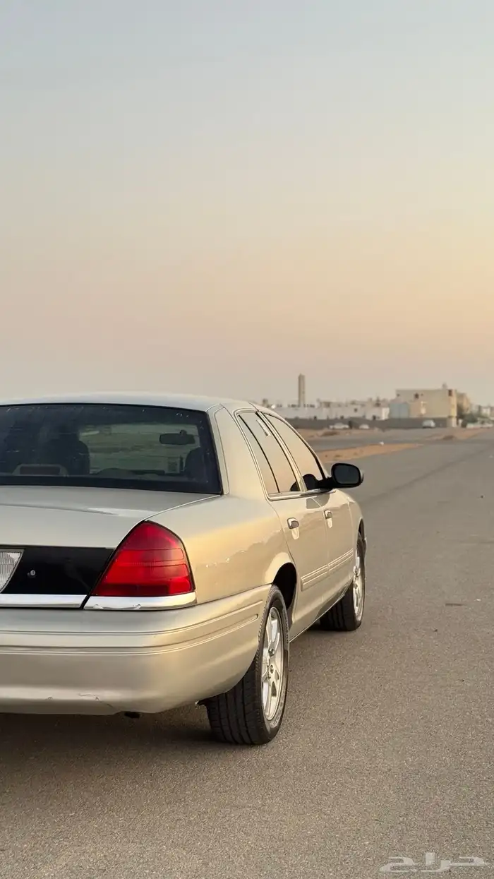 فورد كراون فكتوريا 2010 9