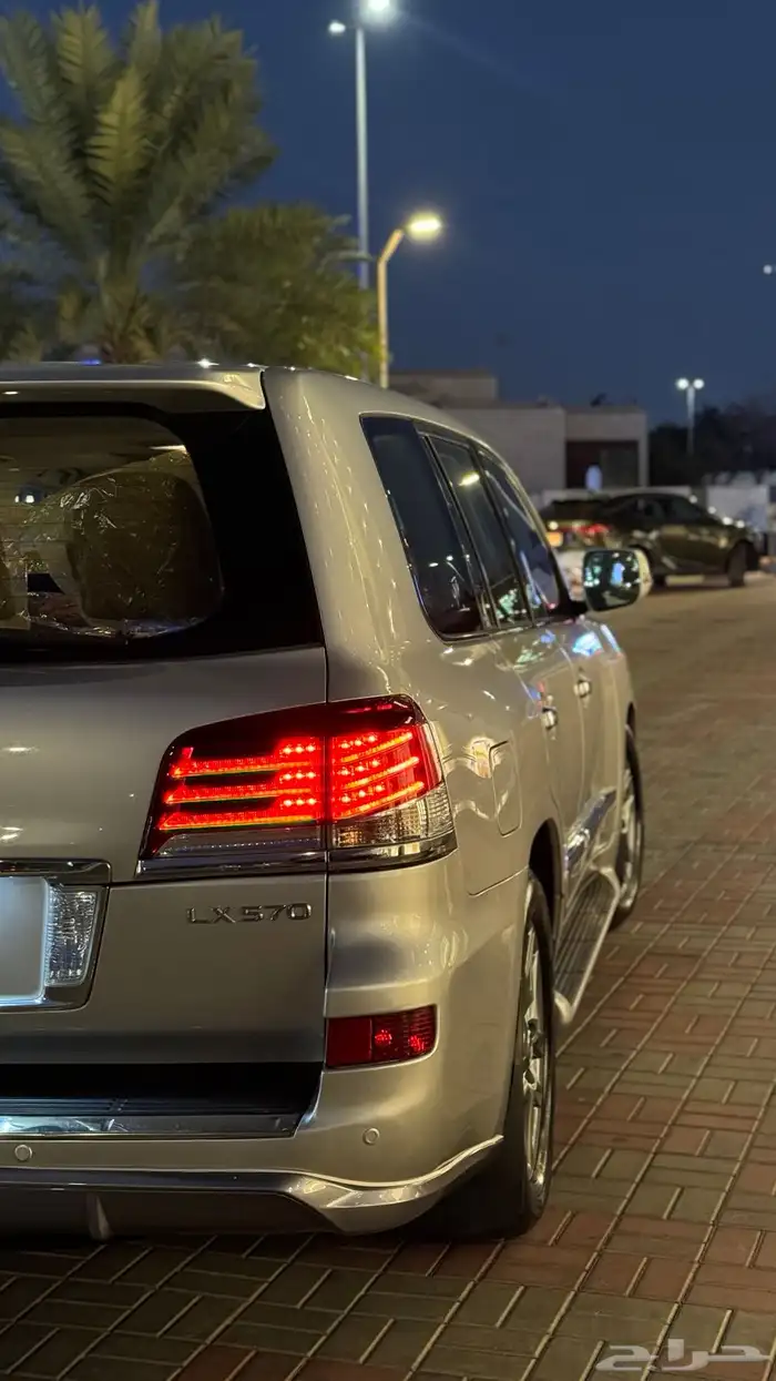 لكزس LX570 2021 فل DD 23