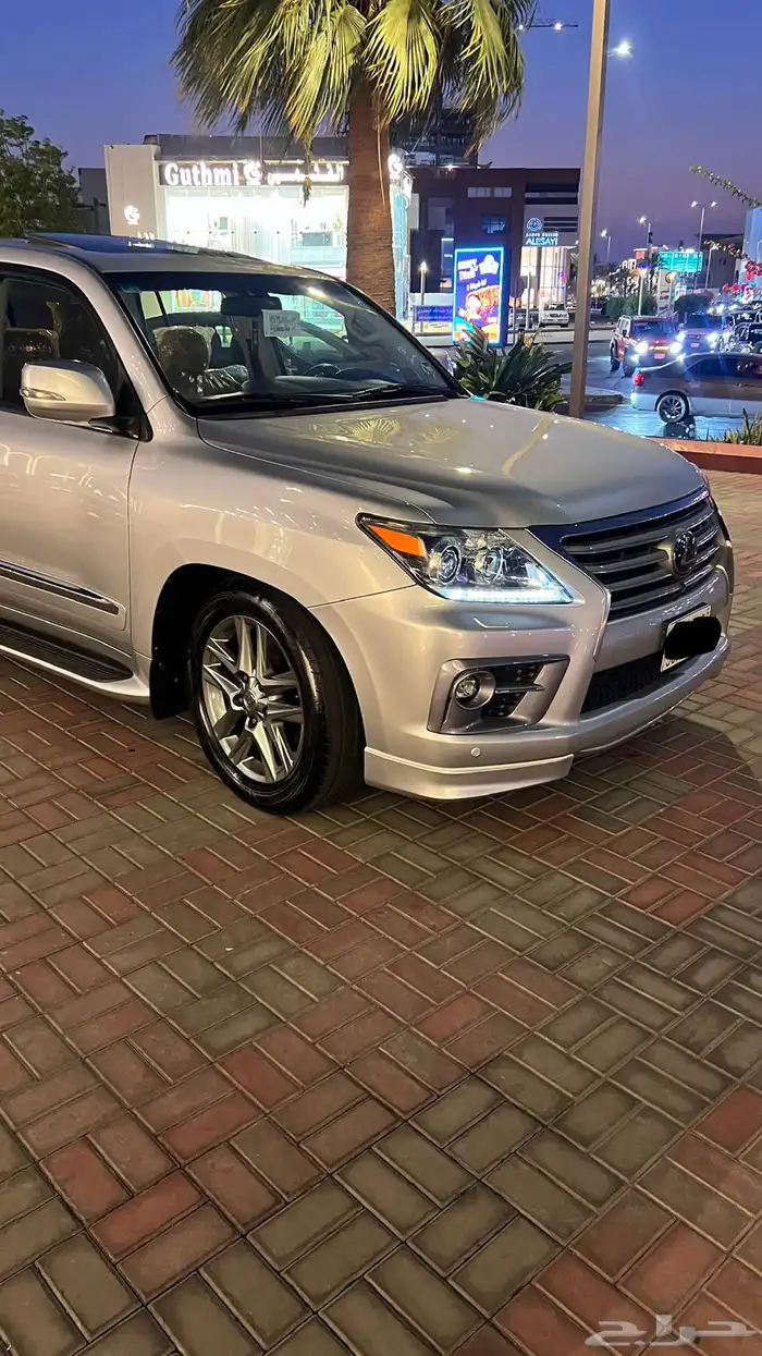 لكزس LX570 2021 فل DD 8