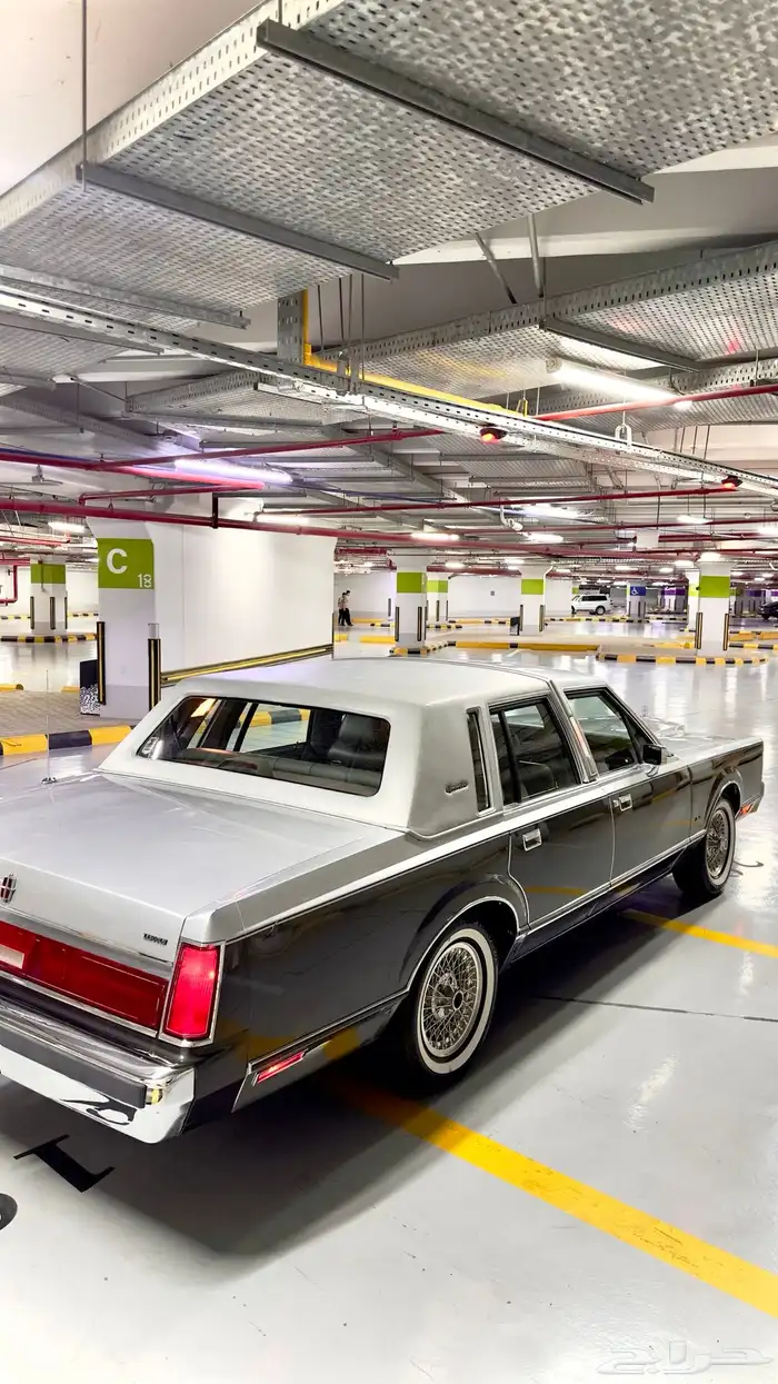 لينكون كاديلاك 1986 مخزن وكالة ( مواصفات خاصة )للبيع . إيجار 20