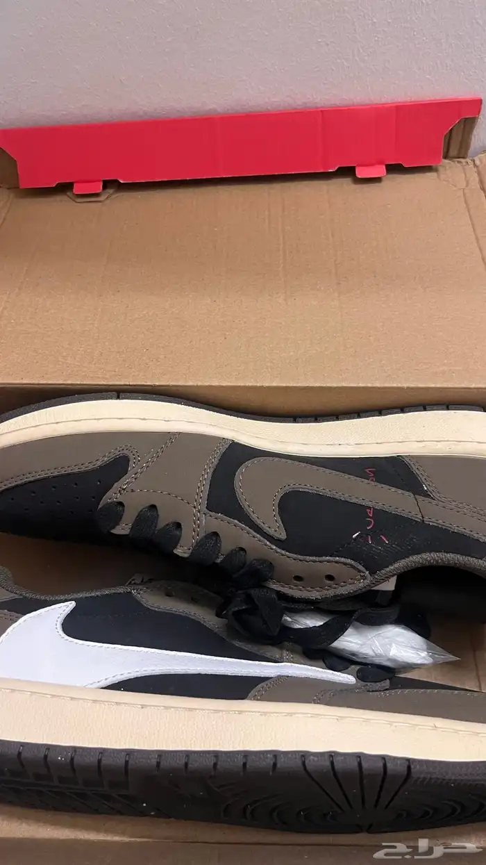 شوز ترافس سكوت 1