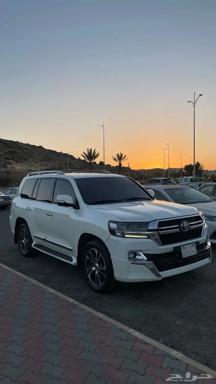 لاند كروزر GXR3 تورنق فل كامل ديزل 2020 2